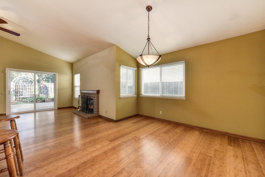 Detail Gallery Image 8 of 22 For 195 River Run Cir, Sacramento,  CA 95833 - 3 Beds | 2 Baths