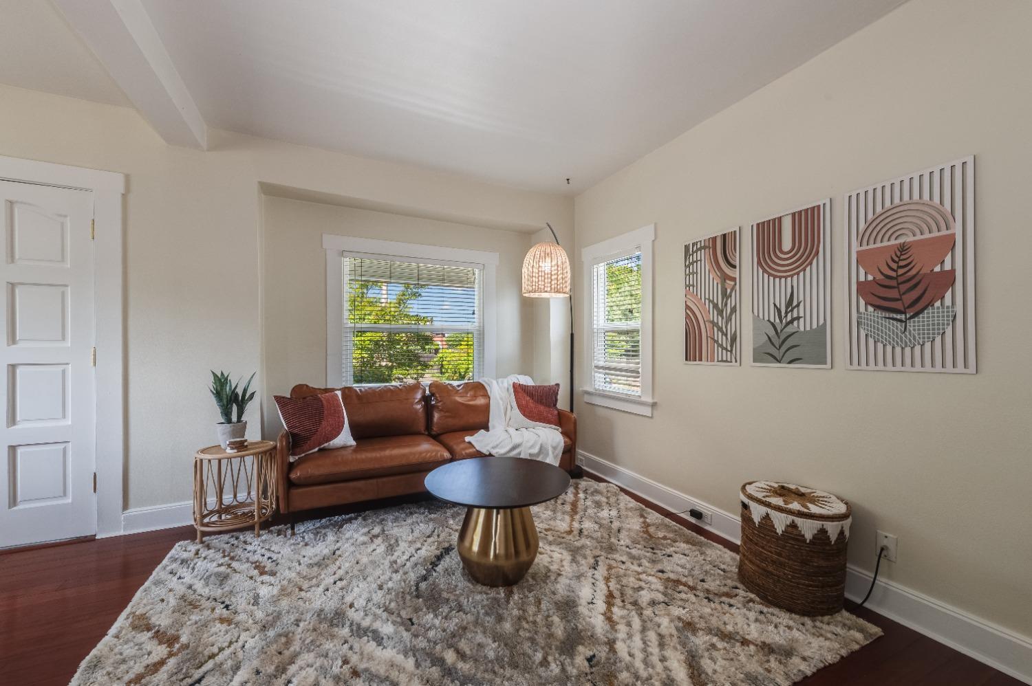 Detail Gallery Image 3 of 13 For 2425 32nd St, Sacramento,  CA 95817 - 2 Beds | 1/1 Baths