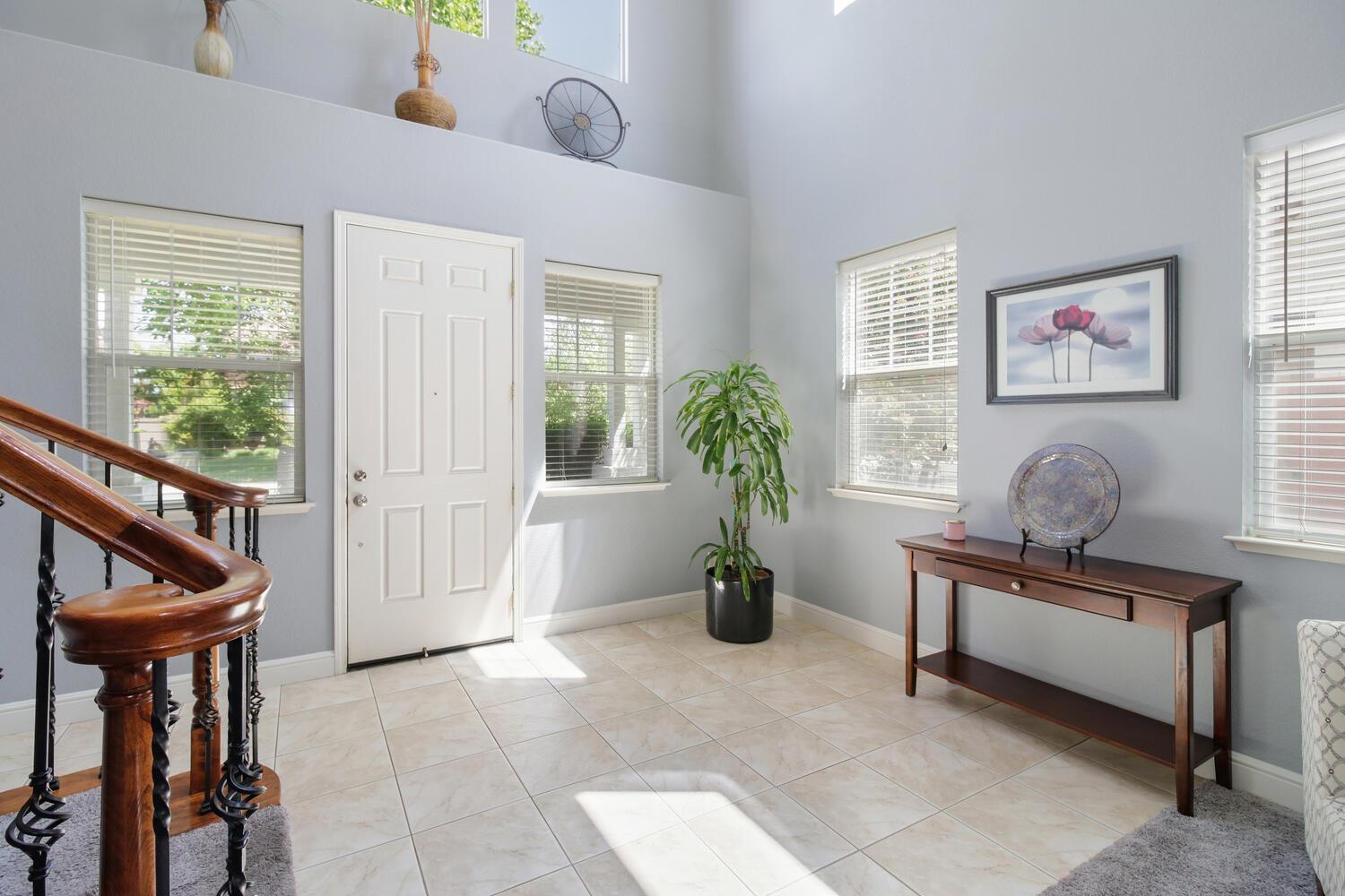 Detail Gallery Image 11 of 82 For 9736 Harrier Way, Elk Grove,  CA 95757 - 4 Beds | 3 Baths