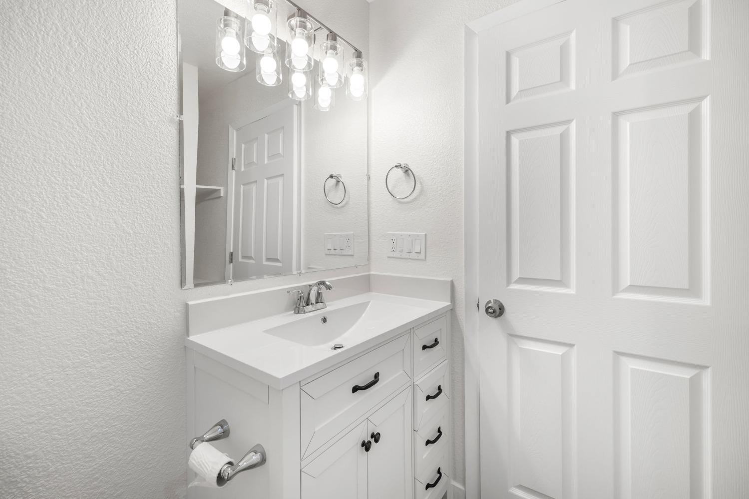 Detail Gallery Image 13 of 41 For 10505 Georgetown Dr, Rancho Cordova,  CA 95670 - 5 Beds | 3 Baths