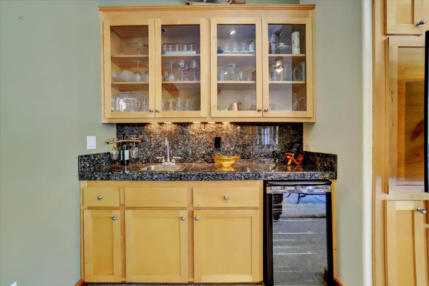 Detail Gallery Image 20 of 80 For 12673 Hoppy Hollow Rd, Grass Valley,  CA 95945 - 4 Beds | 3/1 Baths