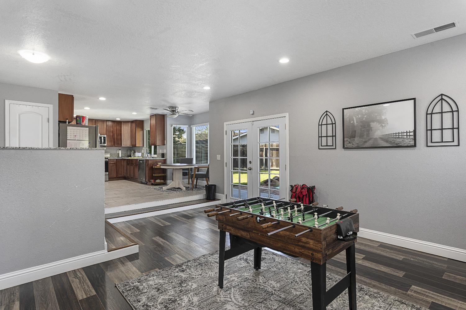 Detail Gallery Image 12 of 30 For 9722 Dublin Ct, Stockton,  CA 95209 - 3 Beds | 2/1 Baths