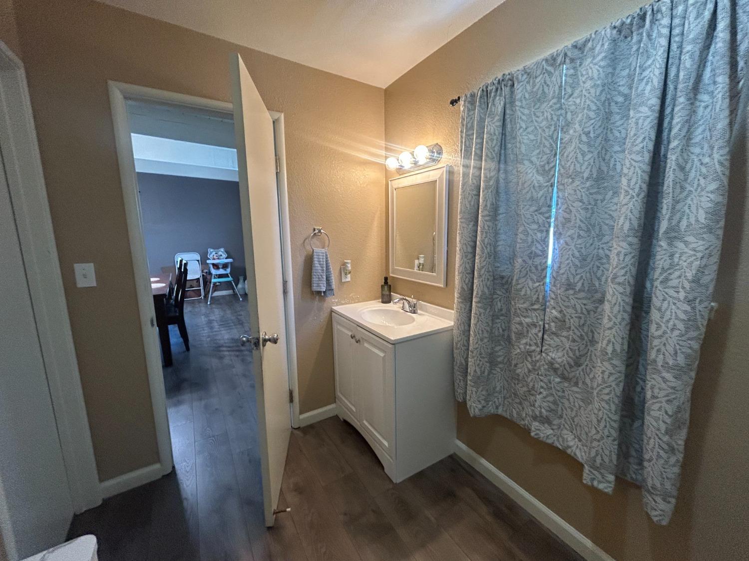 Detail Gallery Image 10 of 17 For 2448 E Washington St, Stockton,  CA 95205 - 3 Beds | 2 Baths