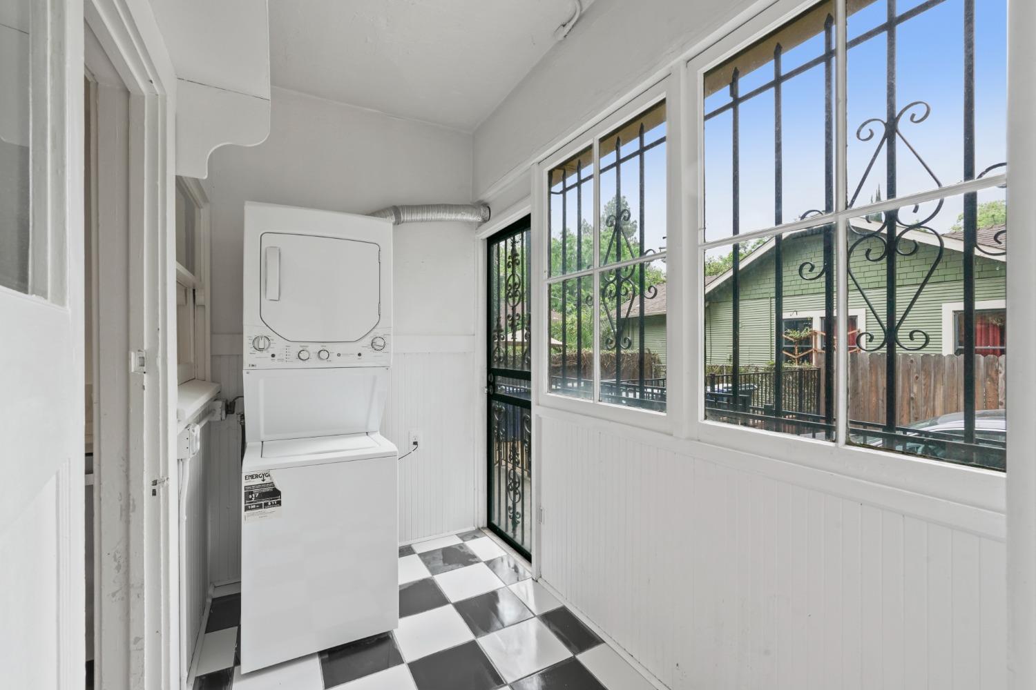Detail Gallery Image 29 of 33 For 2400 F Street St, Sacramento,  CA 95816 - – Beds | – Baths