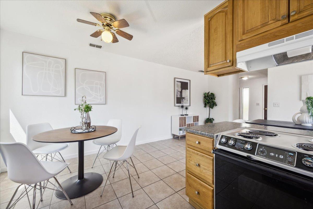 Detail Gallery Image 13 of 26 For 4308 Tallyho Dr, Sacramento,  CA 95826 - 3 Beds | 2 Baths