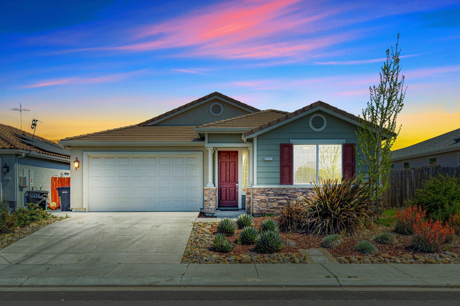 Detail Gallery Image 1 of 43 For 6232 Matthew Ln, Riverbank,  CA 95367 - 3 Beds | 3 Baths