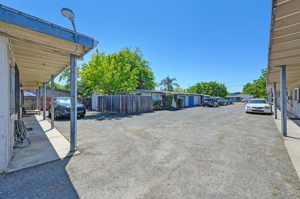 Detail Gallery Image 18 of 34 For 2730 Connie Dr, Sacramento,  CA 95815 - – Beds | – Baths
