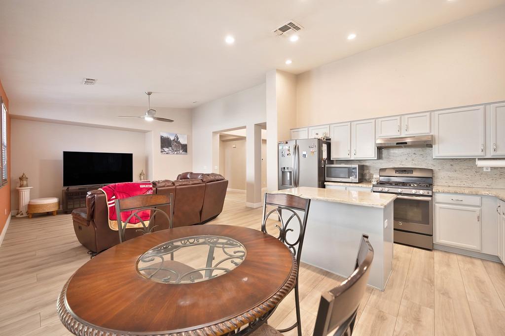Detail Gallery Image 31 of 64 For 7805 Megan Ann Ct, Antelope,  CA 95843 - 2 Beds | 2 Baths