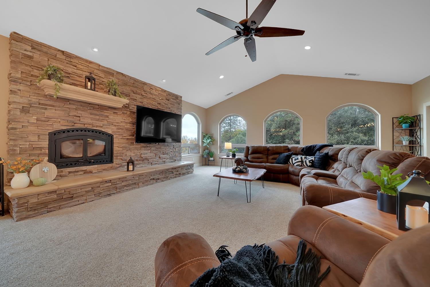 Detail Gallery Image 12 of 88 For 13707 Petersen Ranch Dr, Pine Grove,  CA 95665 - 3 Beds | 2/1 Baths