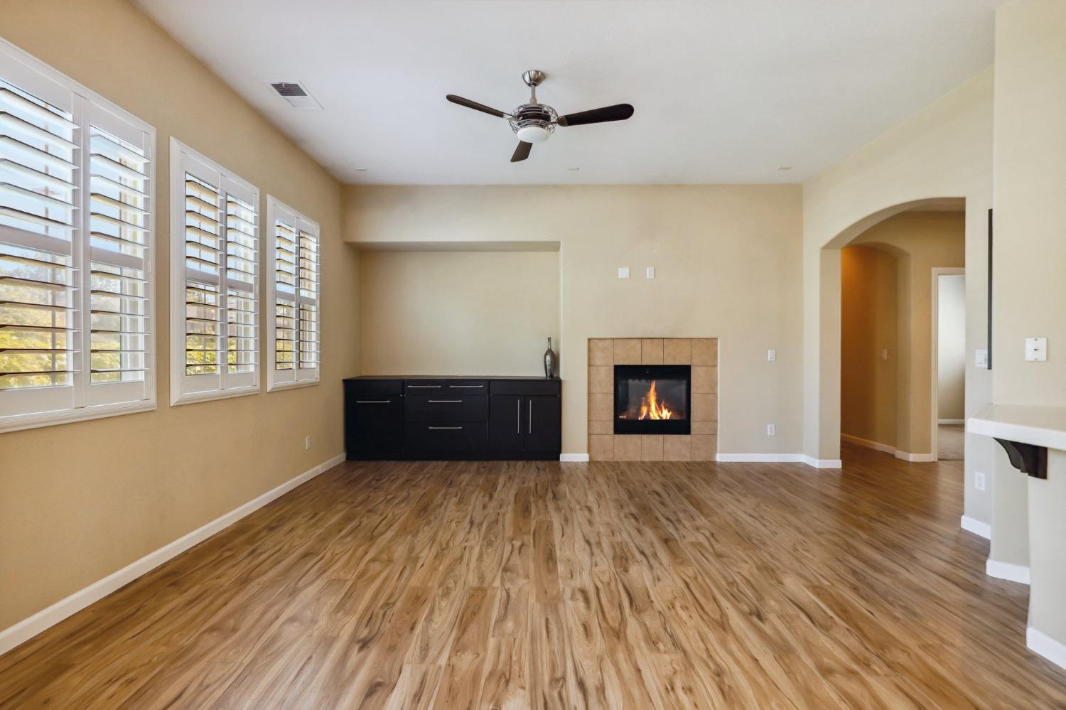 Detail Gallery Image 11 of 41 For 8040 Linda Isle Ln, Sacramento,  CA 95831 - 3 Beds | 2 Baths