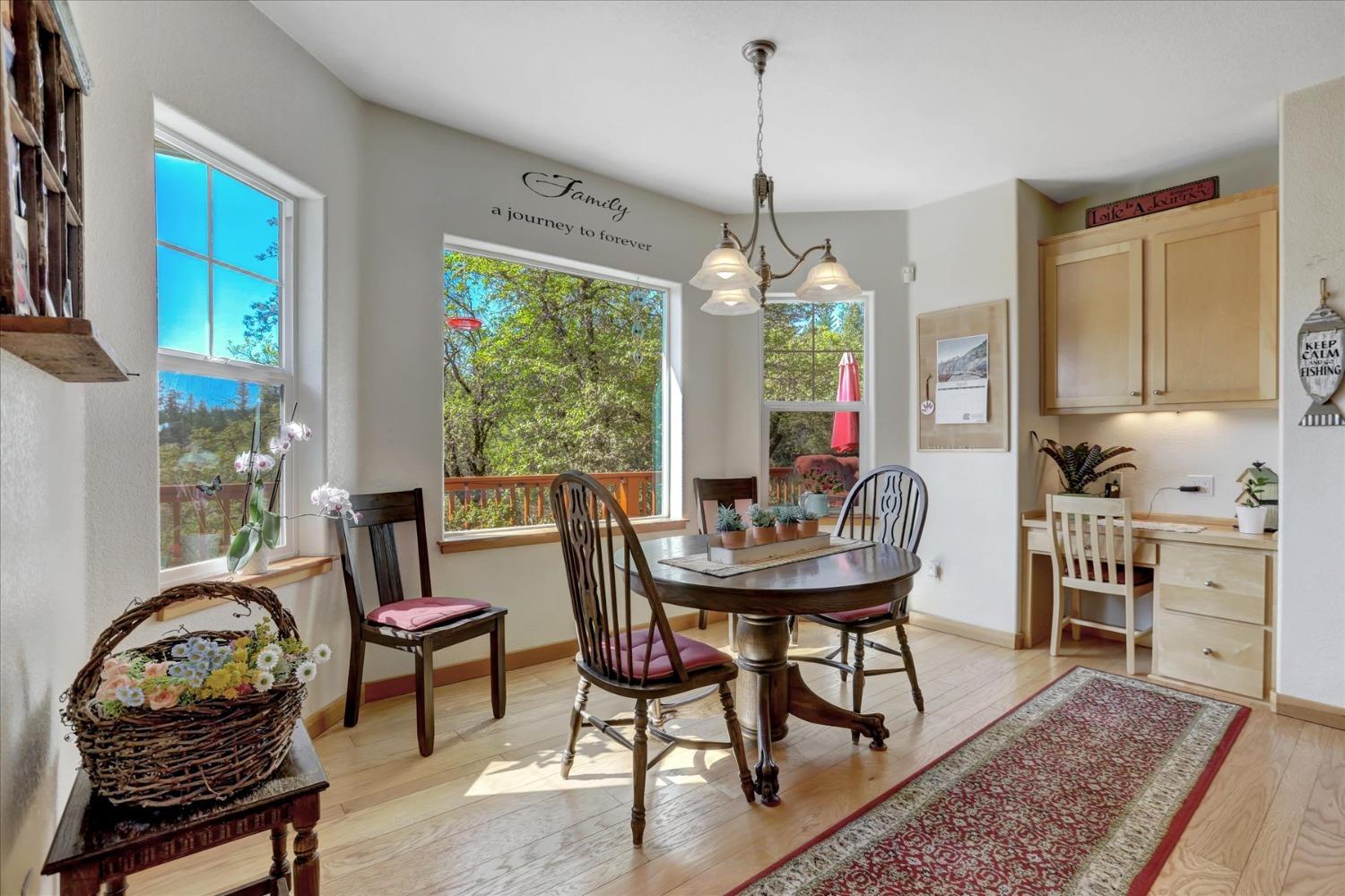 Detail Gallery Image 9 of 80 For 12673 Hoppy Hollow Rd, Grass Valley,  CA 95945 - 4 Beds | 3/1 Baths