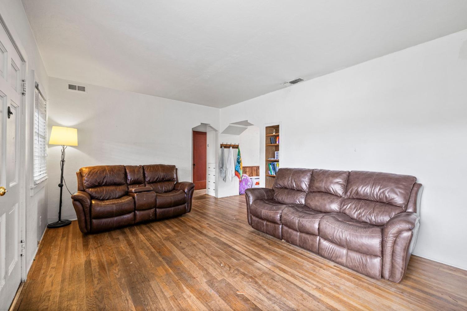 Detail Gallery Image 5 of 43 For 5148 Marconi Ave, Carmichael,  CA 95608 - 3 Beds | 2 Baths