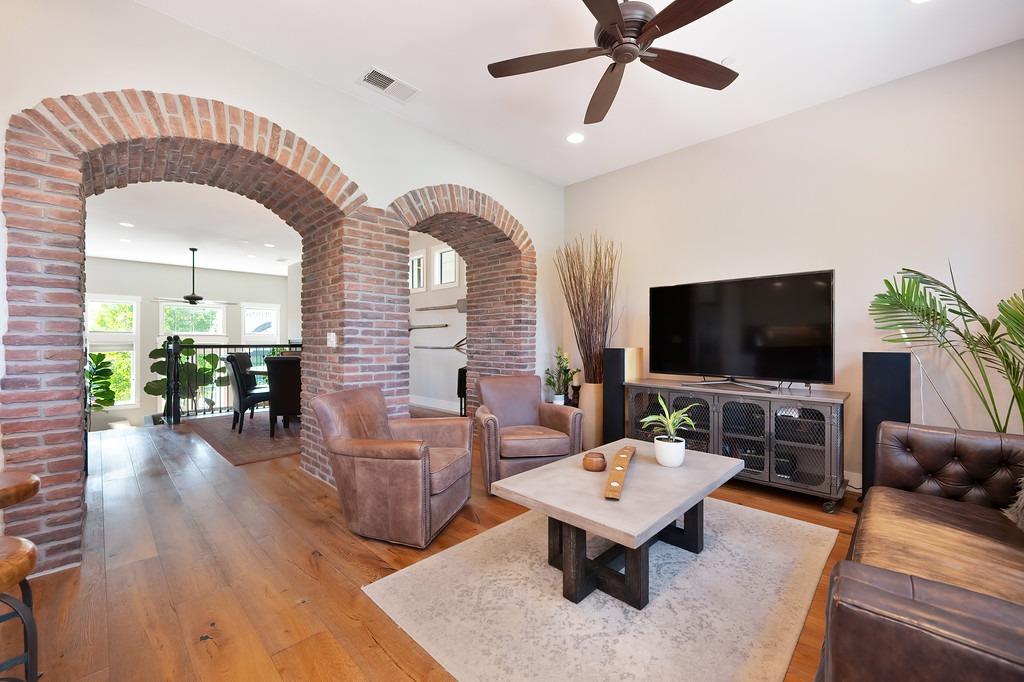 Crocker Drive, Sacramento, California image 21