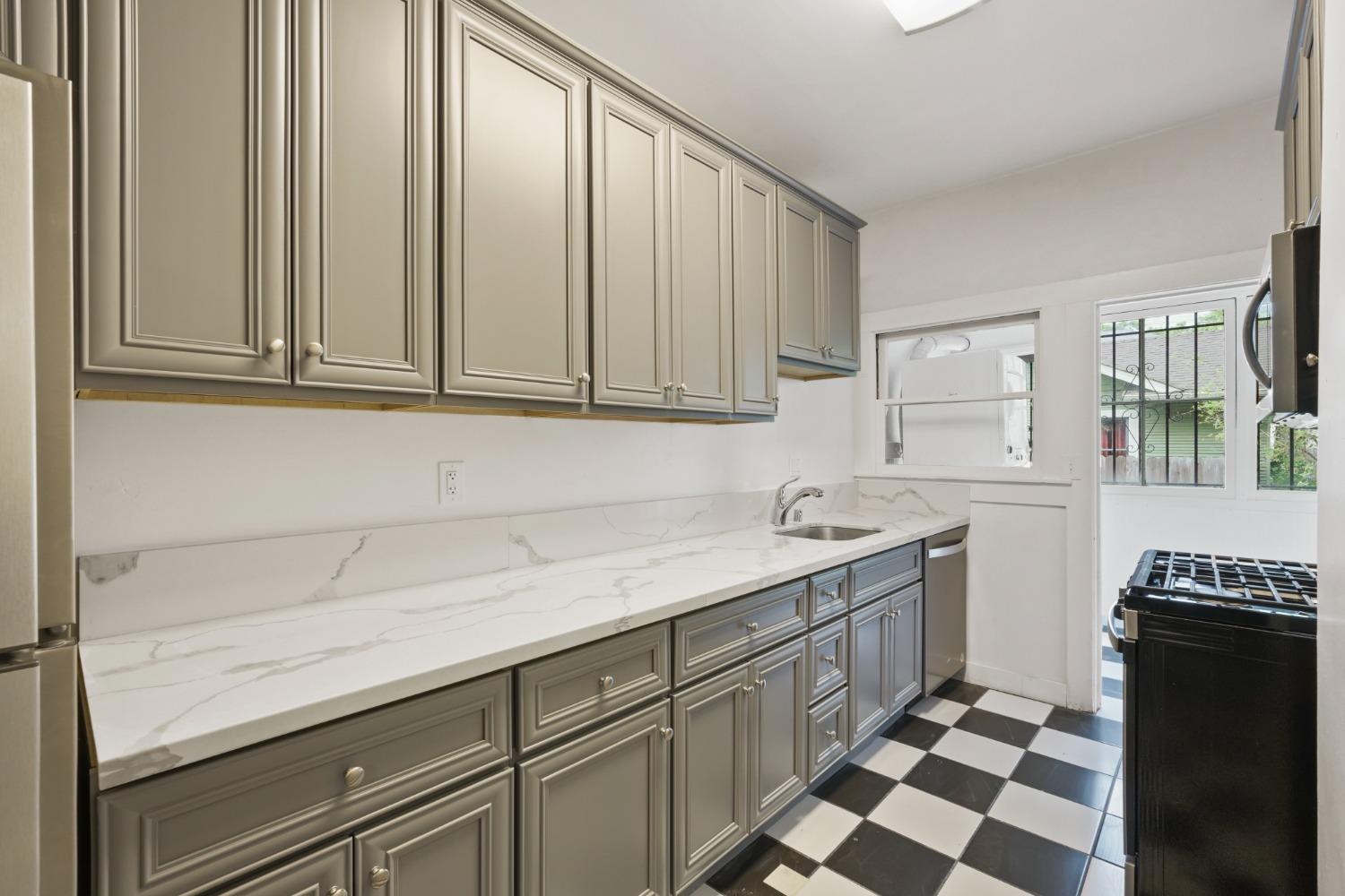 Detail Gallery Image 25 of 33 For 2400 F Street St, Sacramento,  CA 95816 - – Beds | – Baths