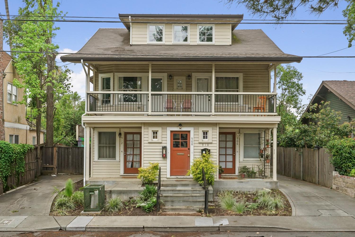 Detail Gallery Image 1 of 26 For 910 38th St, Sacramento,  CA 95816 - – Beds | – Baths