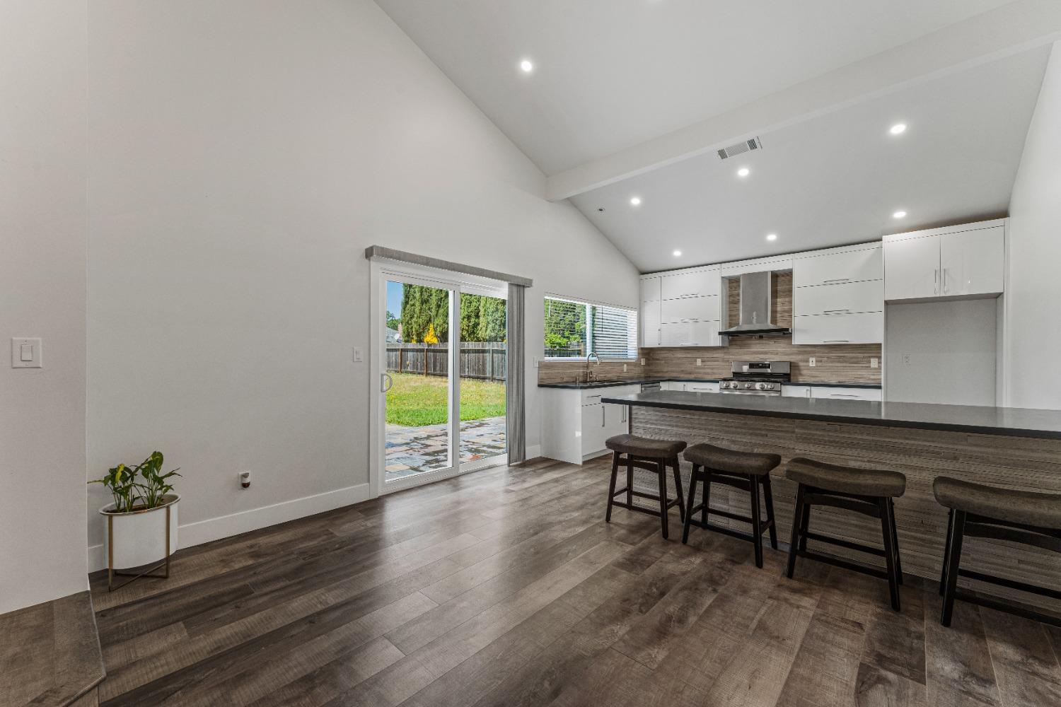 Detail Gallery Image 6 of 39 For 6865 Escallonia Dr, Orangevale,  CA 95662 - 3 Beds | 3 Baths
