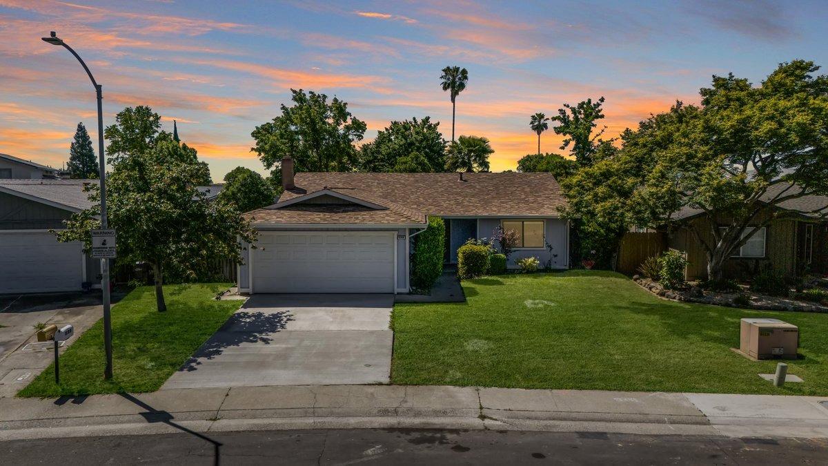 Detail Gallery Image 2 of 26 For 4308 Tallyho Dr, Sacramento,  CA 95826 - 3 Beds | 2 Baths