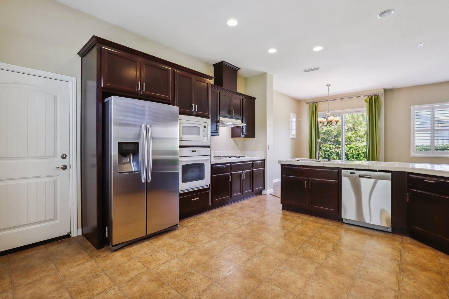 Detail Gallery Image 13 of 41 For 8040 Linda Isle Ln, Sacramento,  CA 95831 - 3 Beds | 2 Baths