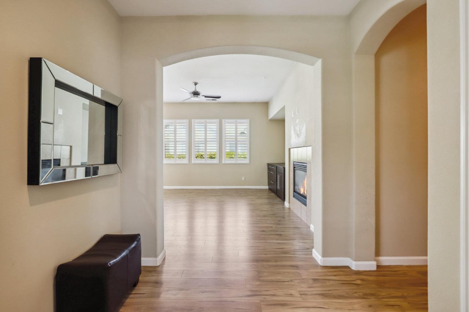 Detail Gallery Image 6 of 41 For 8040 Linda Isle Ln, Sacramento,  CA 95831 - 3 Beds | 2 Baths