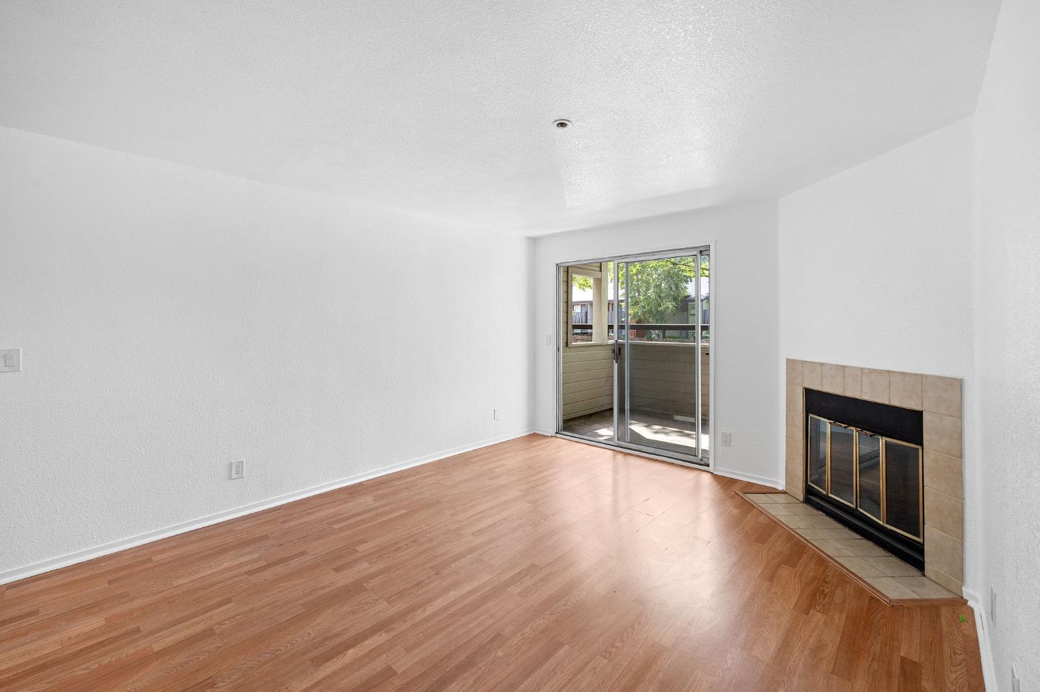 Photo #14: 225053638 Listing: Photo #14