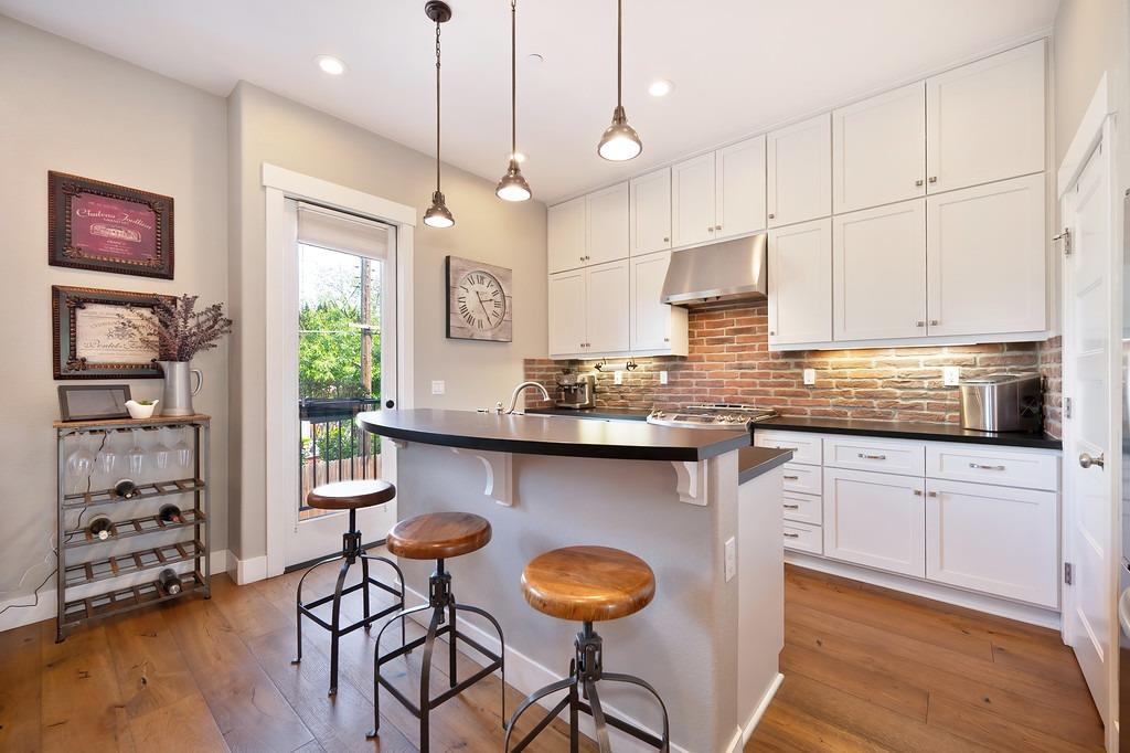 Crocker Drive, Sacramento, California image 24