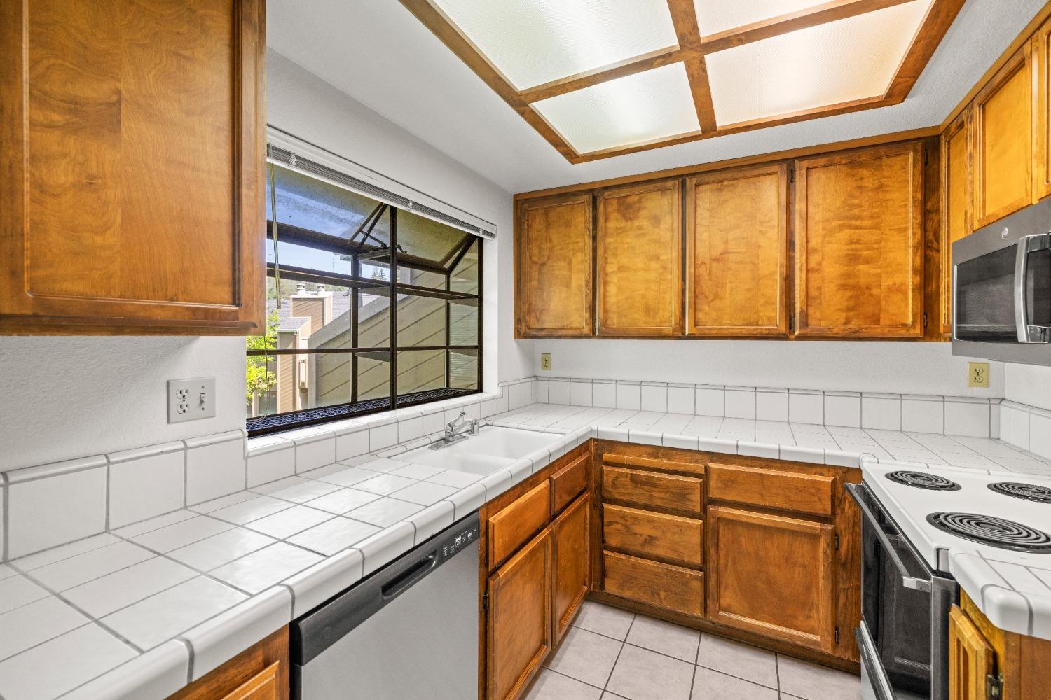 Photo #3: 225054816 Listing 