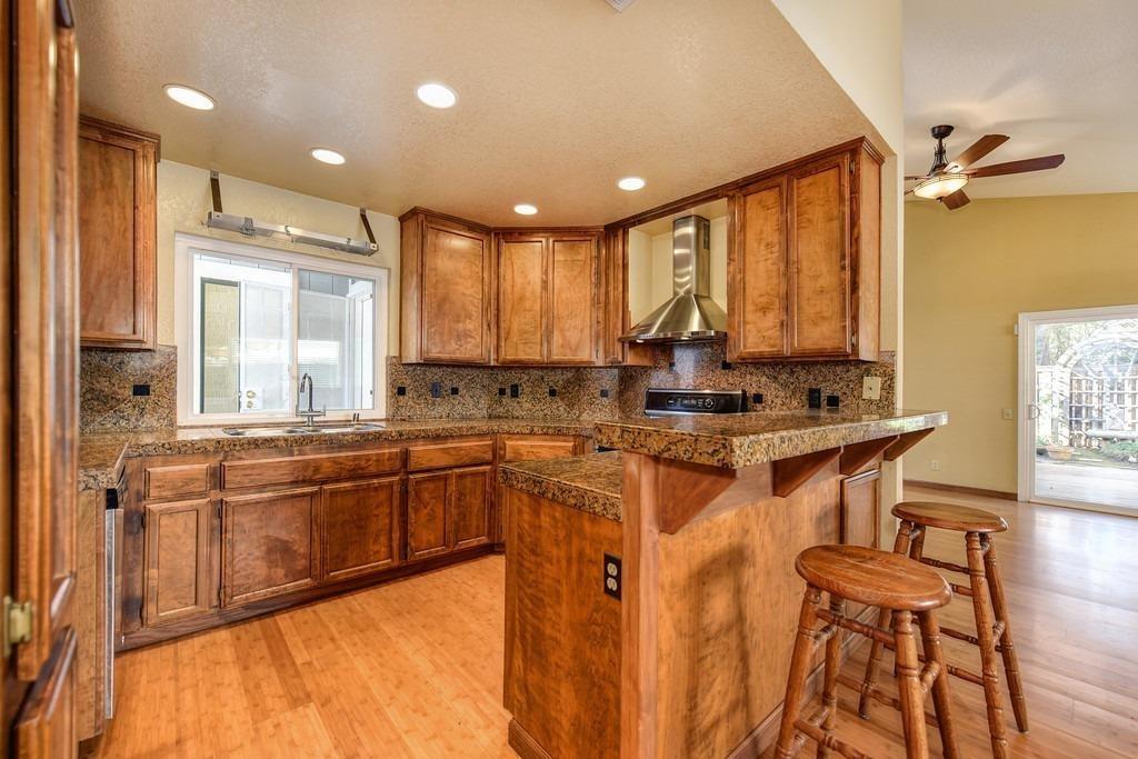 Detail Gallery Image 6 of 22 For 195 River Run Cir, Sacramento,  CA 95833 - 3 Beds | 2 Baths