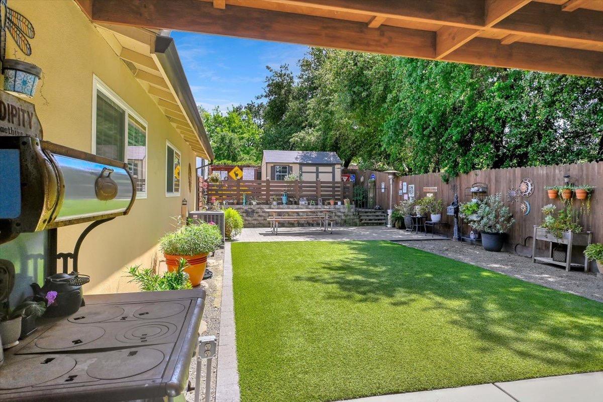 Detail Gallery Image 4 of 42 For 5401 Norway Dr, Orangevale,  CA 95662 - 4 Beds | 2 Baths