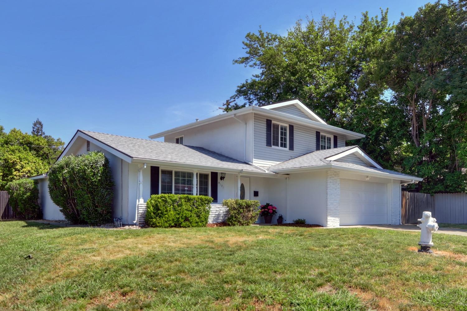 Detail Gallery Image 2 of 44 For 9101 La Riviera Dr, Sacramento,  CA 95826 - 4 Beds | 2 Baths