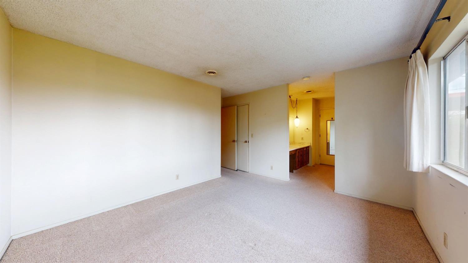 Tamarisk Avenue, Stockton, California image 9