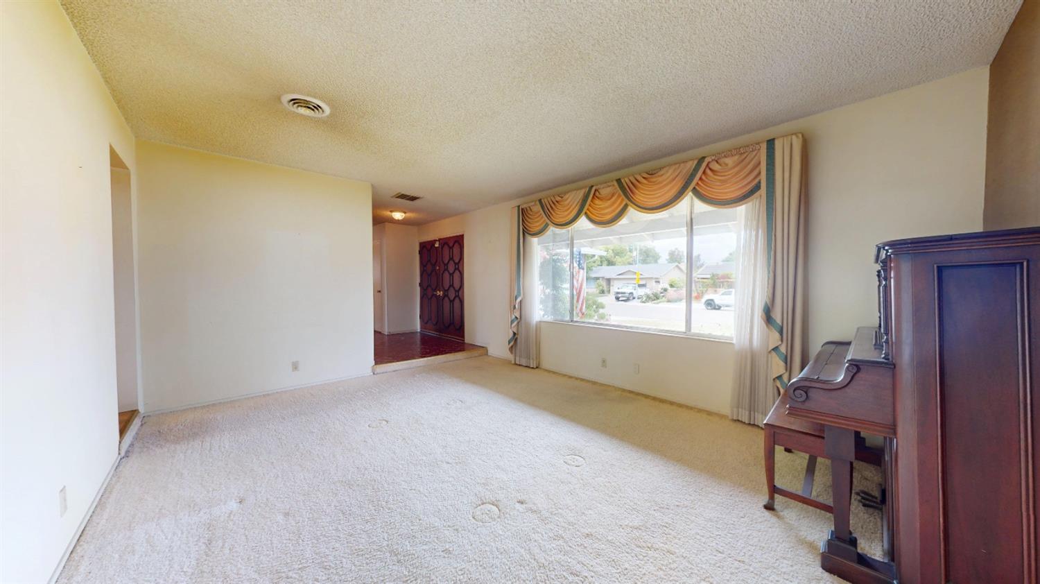 Tamarisk Avenue, Stockton, California image 5