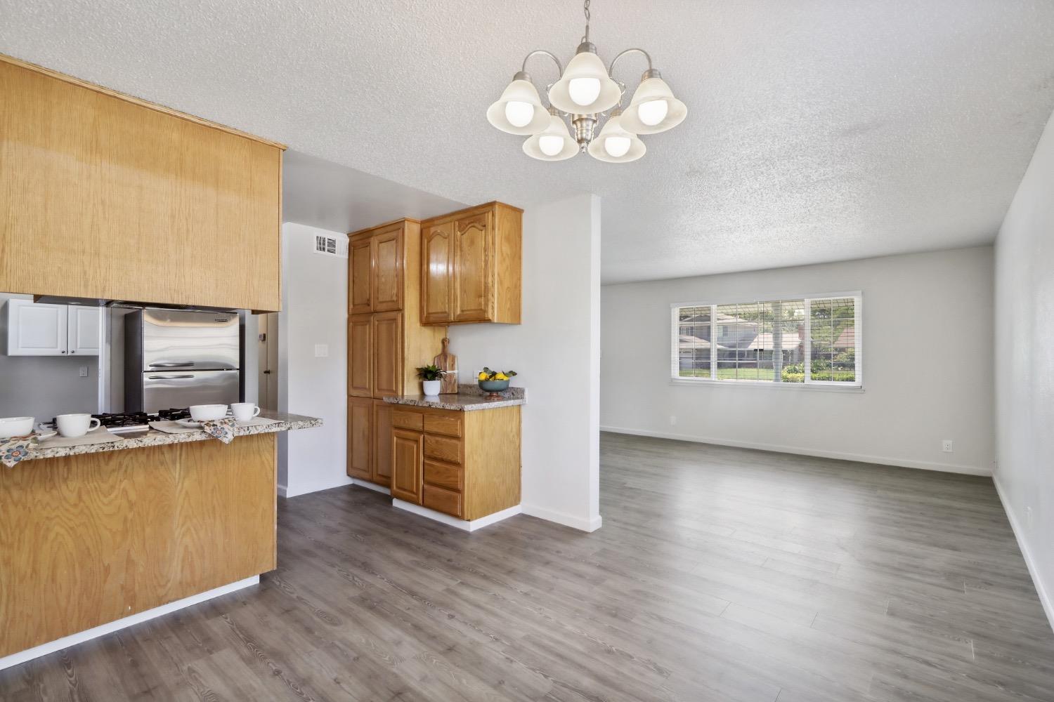 Detail Gallery Image 12 of 44 For 9101 La Riviera Dr, Sacramento,  CA 95826 - 4 Beds | 2 Baths