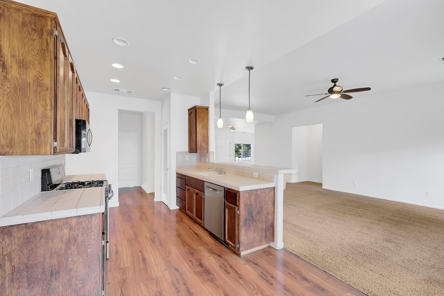 Triff Way, Yuba City, California image 9