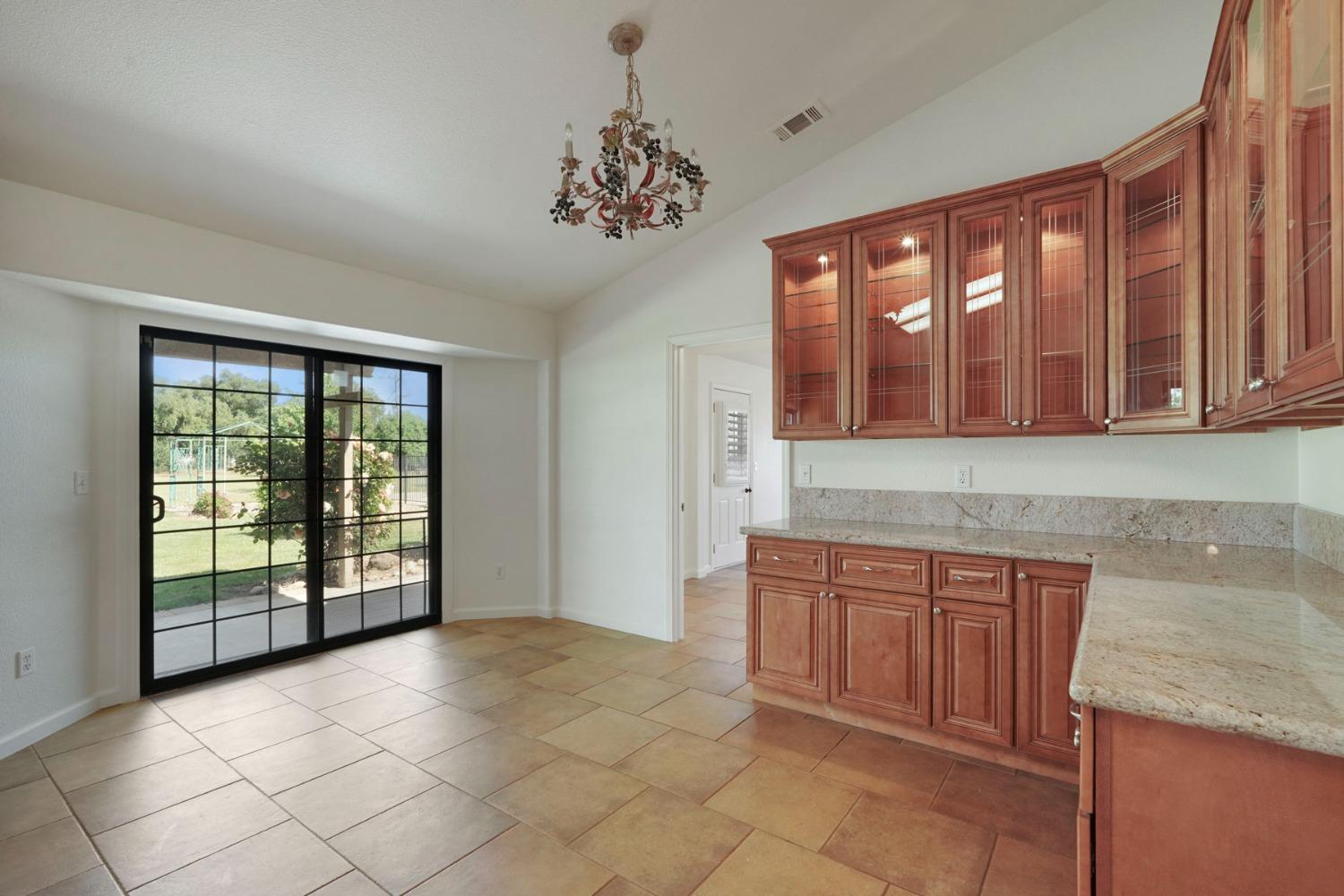 Detail Gallery Image 18 of 54 For 25292 White Fence Ct, Acampo,  CA 95220 - 4 Beds | 2 Baths