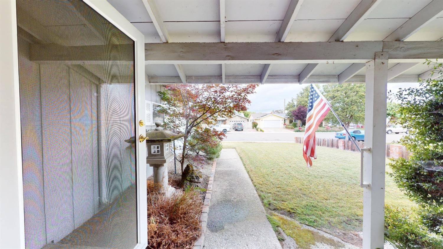 Tamarisk Avenue, Stockton, California image 3