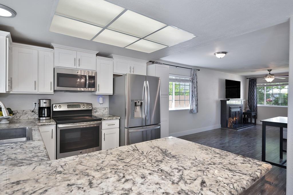 Detail Gallery Image 13 of 41 For 6630 Thunderhead Cir, Orangevale,  CA 95662 - 3 Beds | 2 Baths
