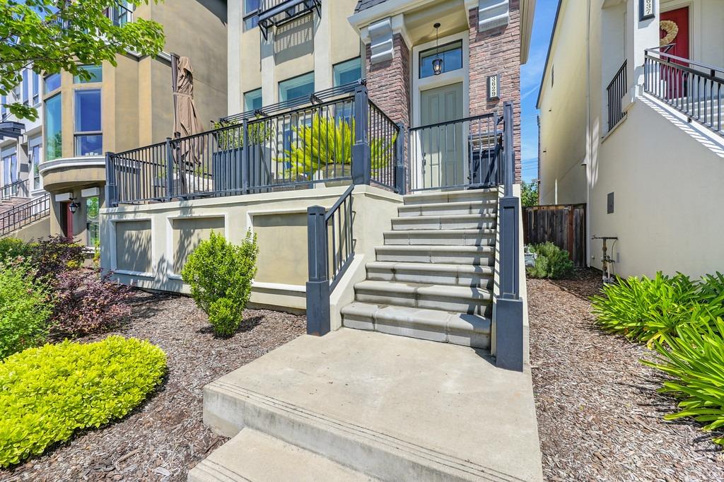 Crocker Drive, Sacramento, California image 2