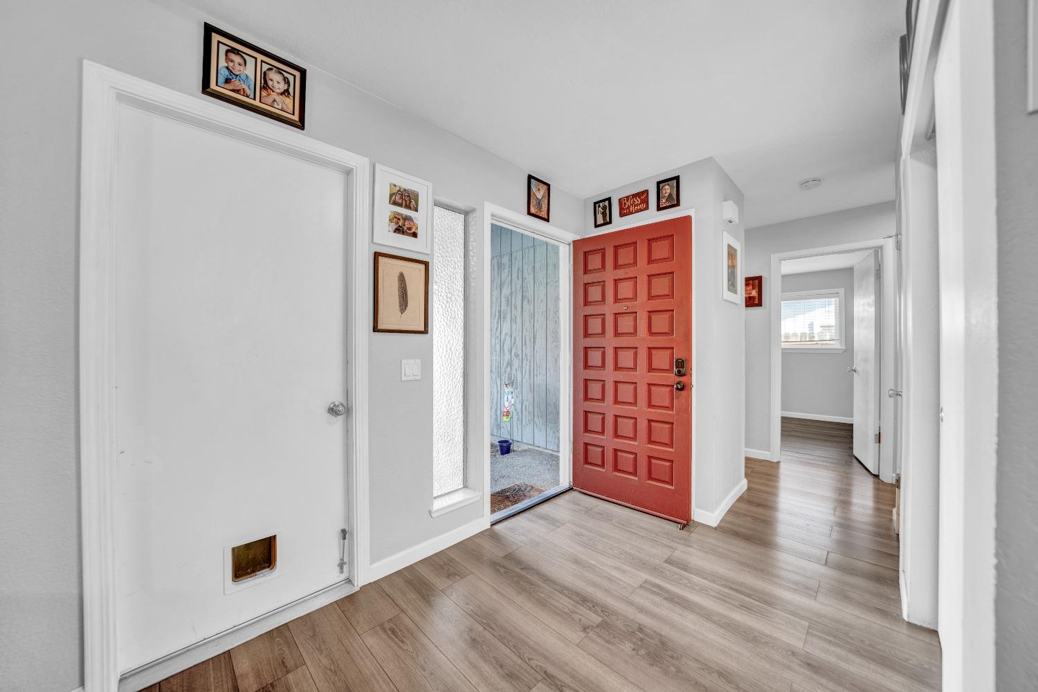 Detail Gallery Image 4 of 26 For 8017 Peppertree Way, Citrus Heights,  CA 95621 - 4 Beds | 2 Baths