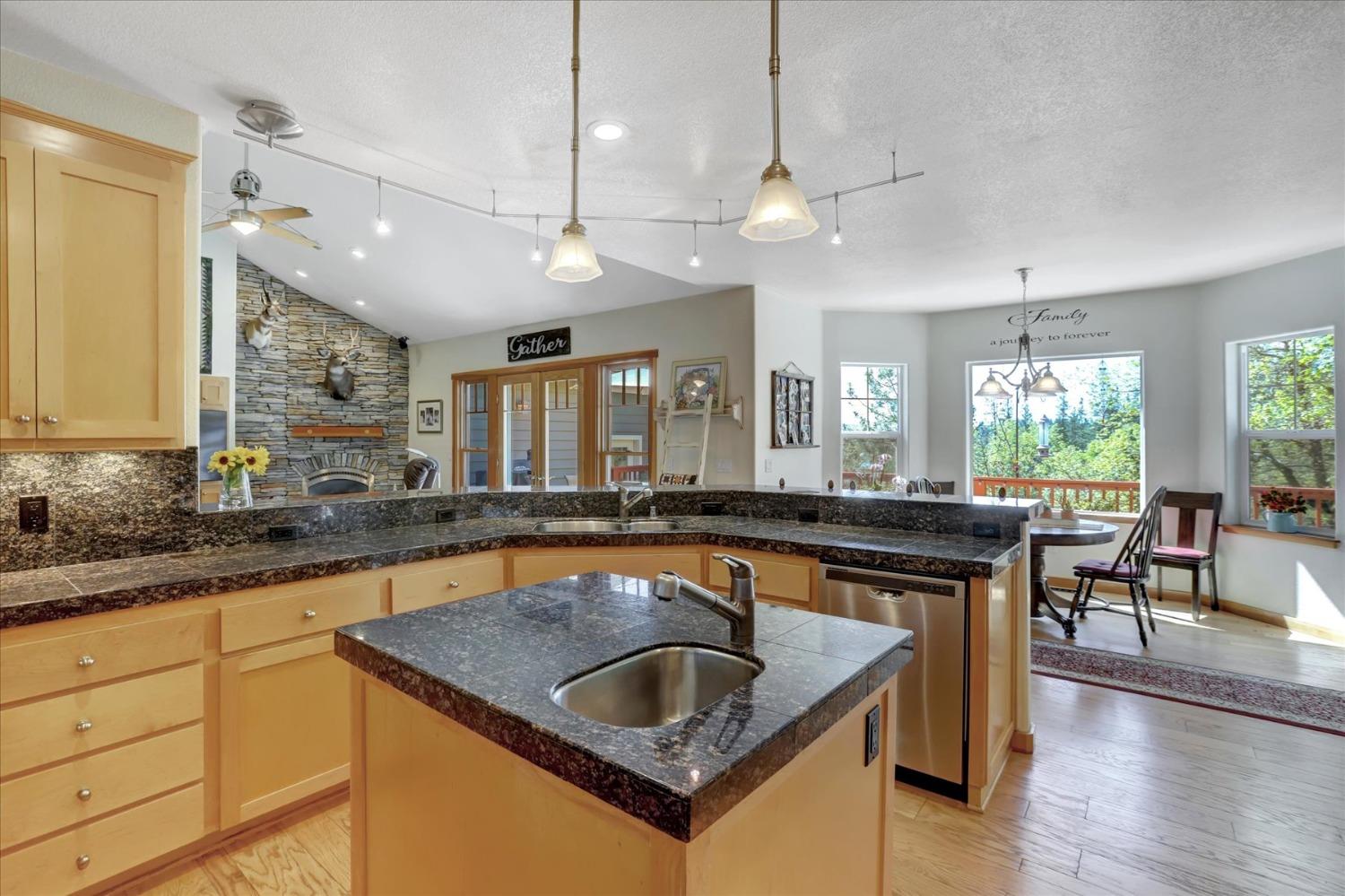 Detail Gallery Image 13 of 80 For 12673 Hoppy Hollow Rd, Grass Valley,  CA 95945 - 4 Beds | 3/1 Baths
