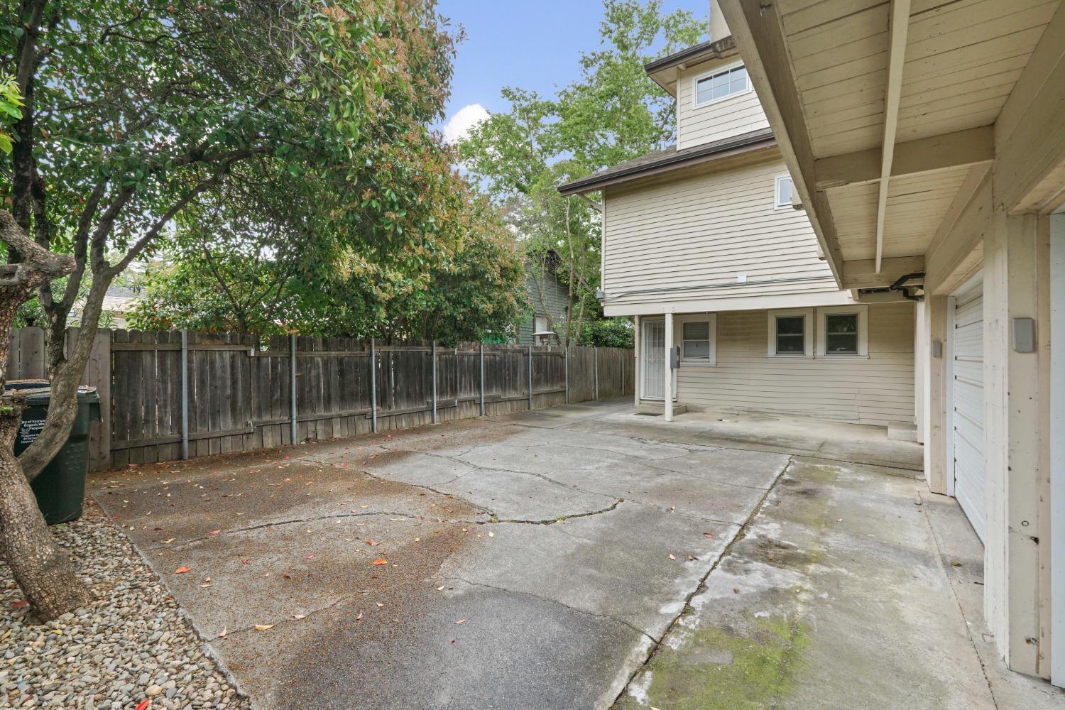 Detail Gallery Image 10 of 26 For 910 38th St, Sacramento,  CA 95816 - – Beds | – Baths