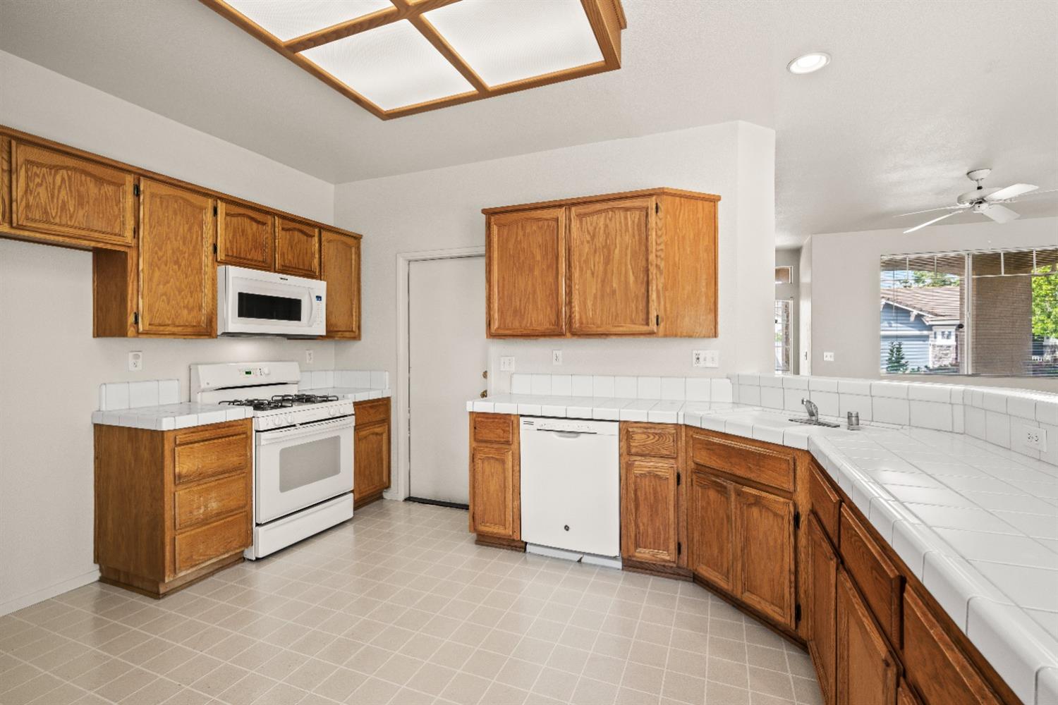 Detail Gallery Image 15 of 29 For 9394 Bennoel Way, Elk Grove,  CA 95758 - 3 Beds | 2 Baths