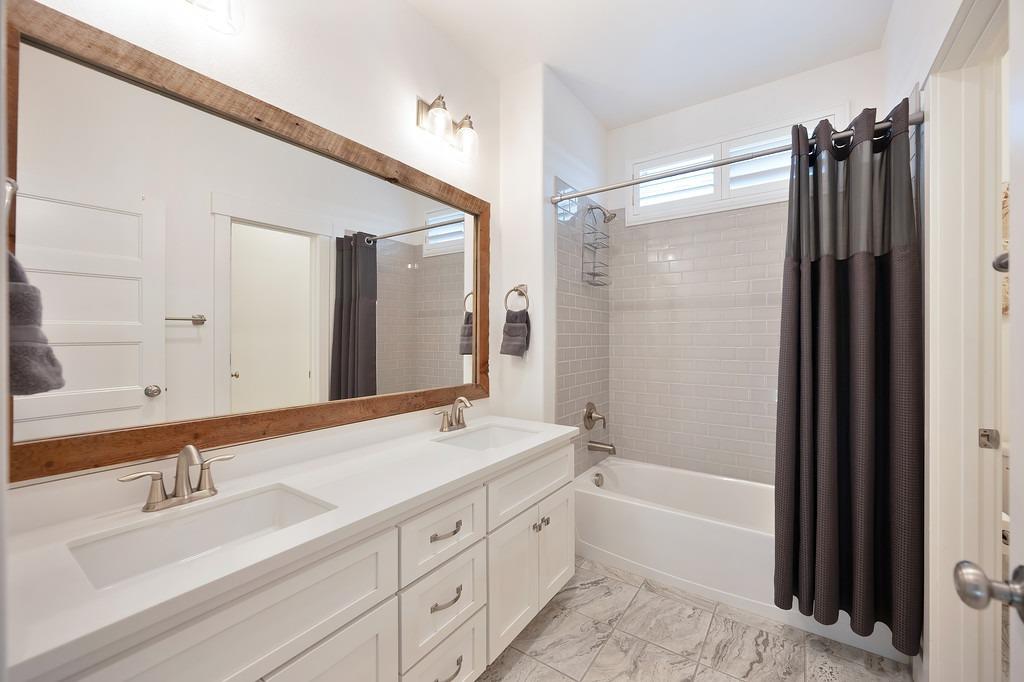 Crocker Drive, Sacramento, California image 32