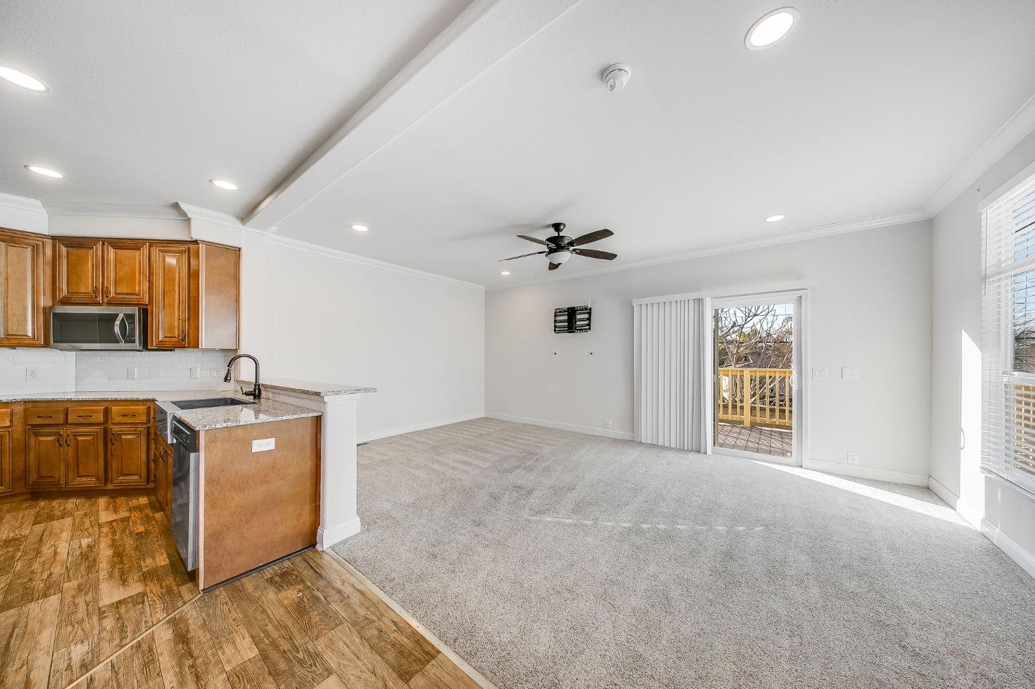 Detail Gallery Image 12 of 38 For 5505 S Grove St 318, Rocklin,  CA 95677 - 3 Beds | 2 Baths