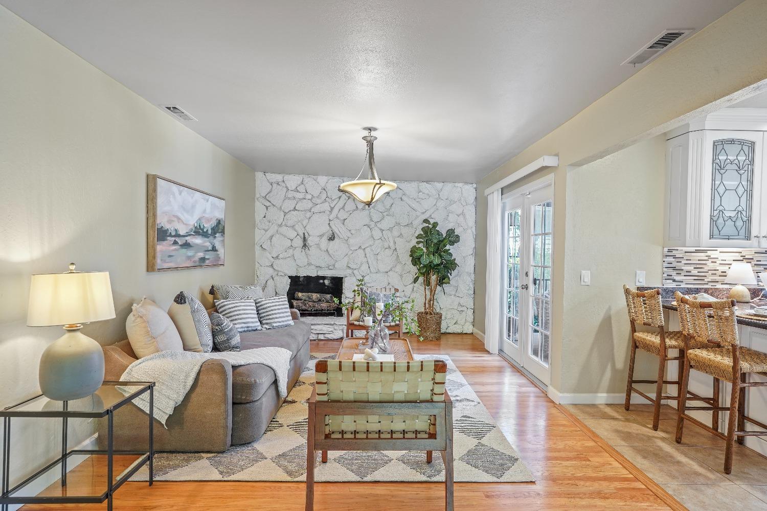 Los Molinos Way, Sacramento, California image 13
