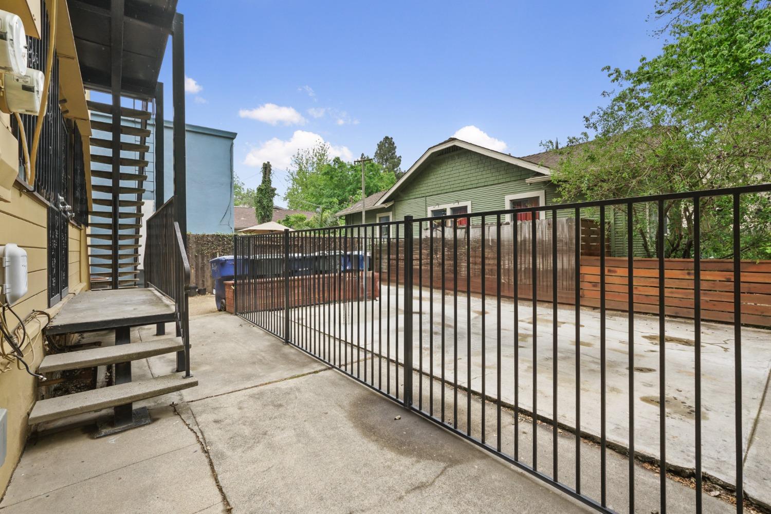 Detail Gallery Image 30 of 33 For 2400 F Street St, Sacramento,  CA 95816 - – Beds | – Baths