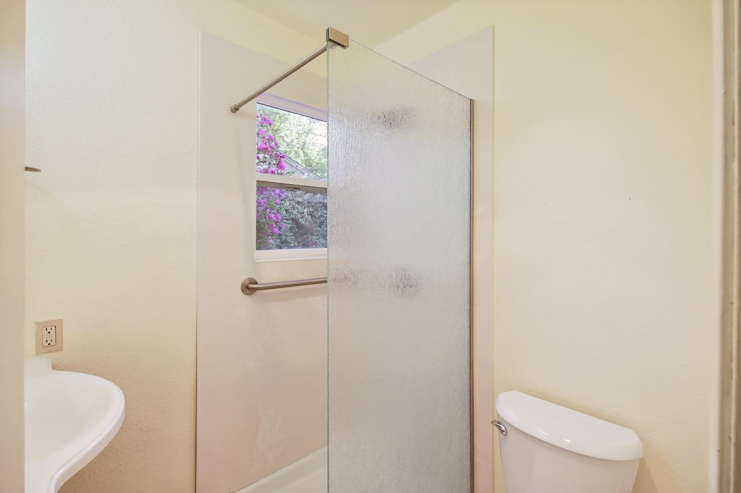 Detail Gallery Image 17 of 57 For 915 Eureka Ave, Davis,  CA 95616 - 6 Beds | 5 Baths