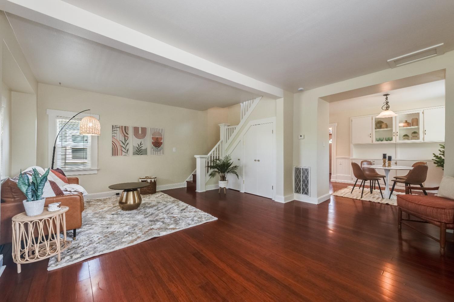 Detail Gallery Image 2 of 13 For 2425 32nd St, Sacramento,  CA 95817 - 2 Beds | 1/1 Baths