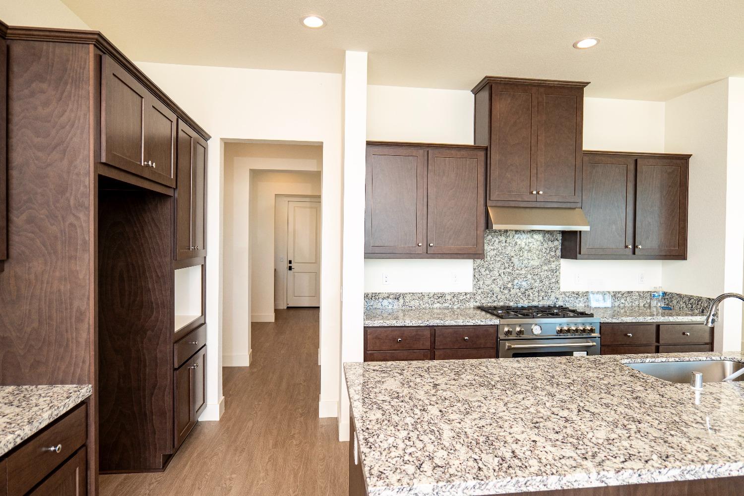 Detail Gallery Image 6 of 34 For 15912 Duggar Dr, Lathrop,  CA 95330 - 5 Beds | 4/1 Baths