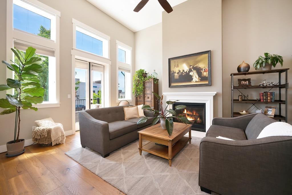 Crocker Drive, Sacramento, California image 11