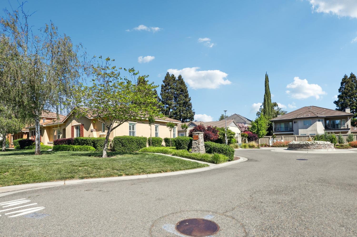 Detail Gallery Image 5 of 41 For 8040 Linda Isle Ln, Sacramento,  CA 95831 - 3 Beds | 2 Baths